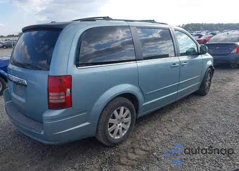 2008 Chrysler Town & Country Touring z USA, uszkodzony, nr VIN 2A8HR54P88R626533